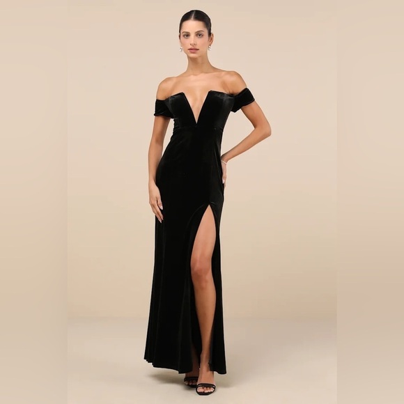 Lulus Dresses & Skirts - Lulus Captivating Silhouette Black Velvet Off-the-Shoulder Maxi Dress
